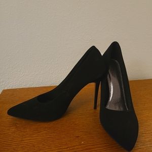 Black pumps like new.